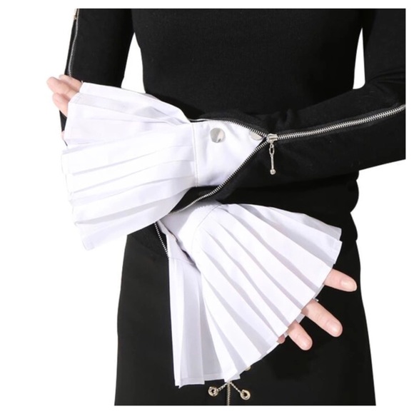Pleated Sleeve Cuff Blue Black White - Picture 2 of 6